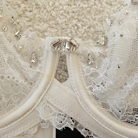 Victorias Secret Designer Collection Swarovski Crystal White Lace Unlined Set